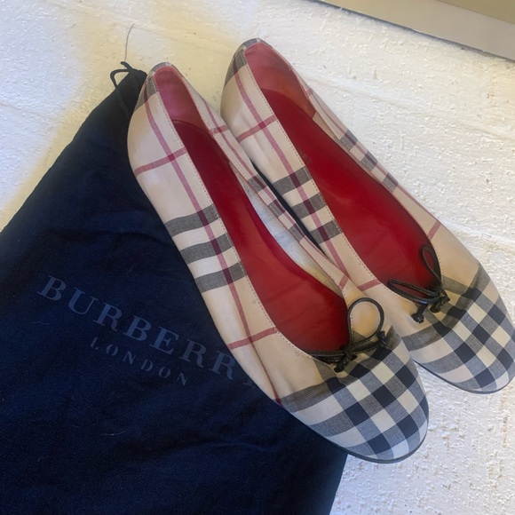 Gently used BURBERRY ballerina flats, in classic Burberry pattern. Size 37. - Picture 3 of 11
